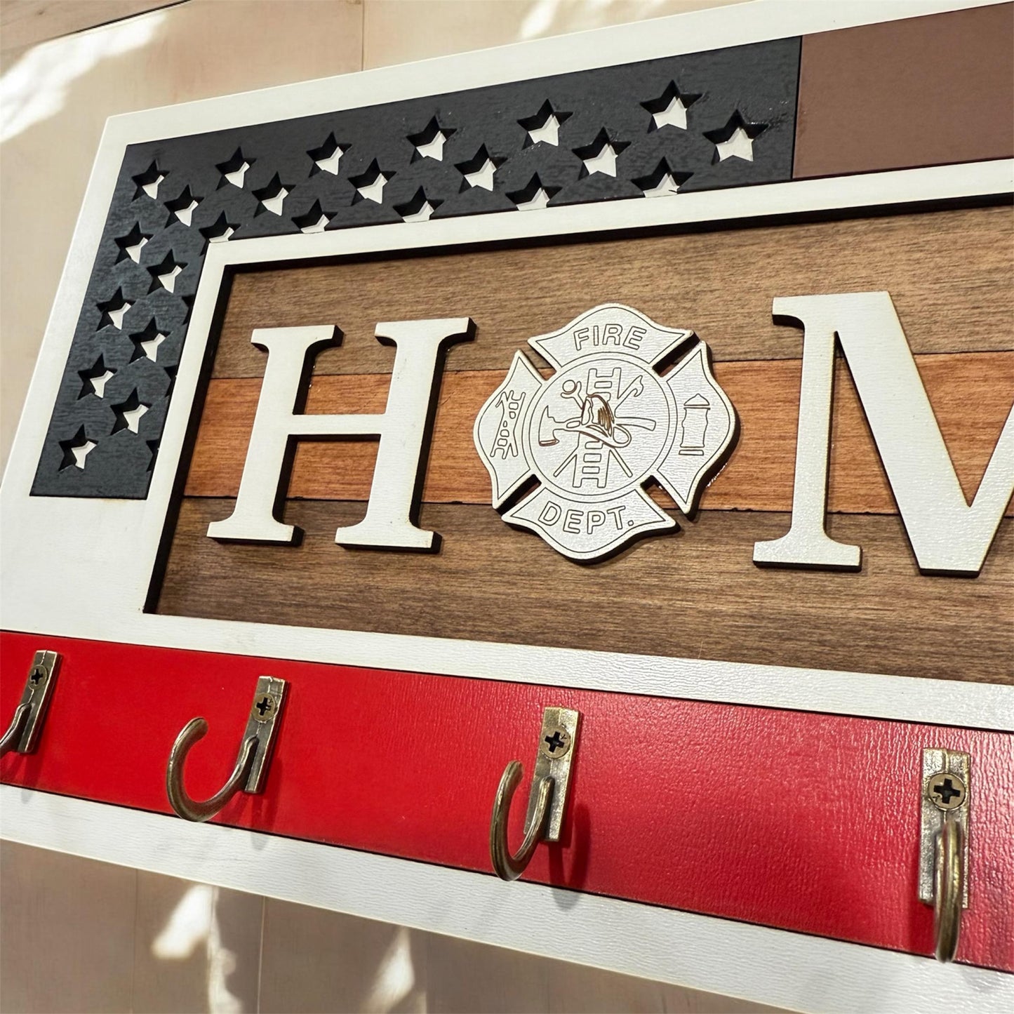USA Flag Firefighter Key Holder Wall Mount, Rustic Patriotic Wall Decor for First Responders, American Flag with Firefighter Logo