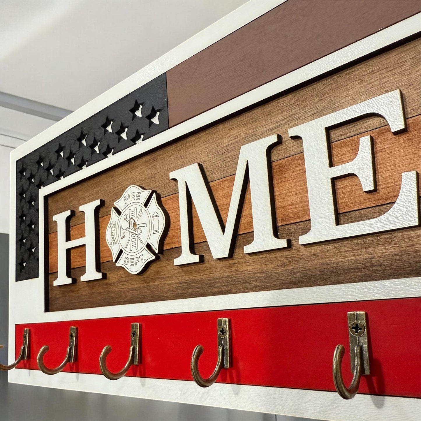 USA Flag Firefighter Key Holder Wall Mount, Rustic Patriotic Wall Decor for First Responders, American Flag with Firefighter Logo