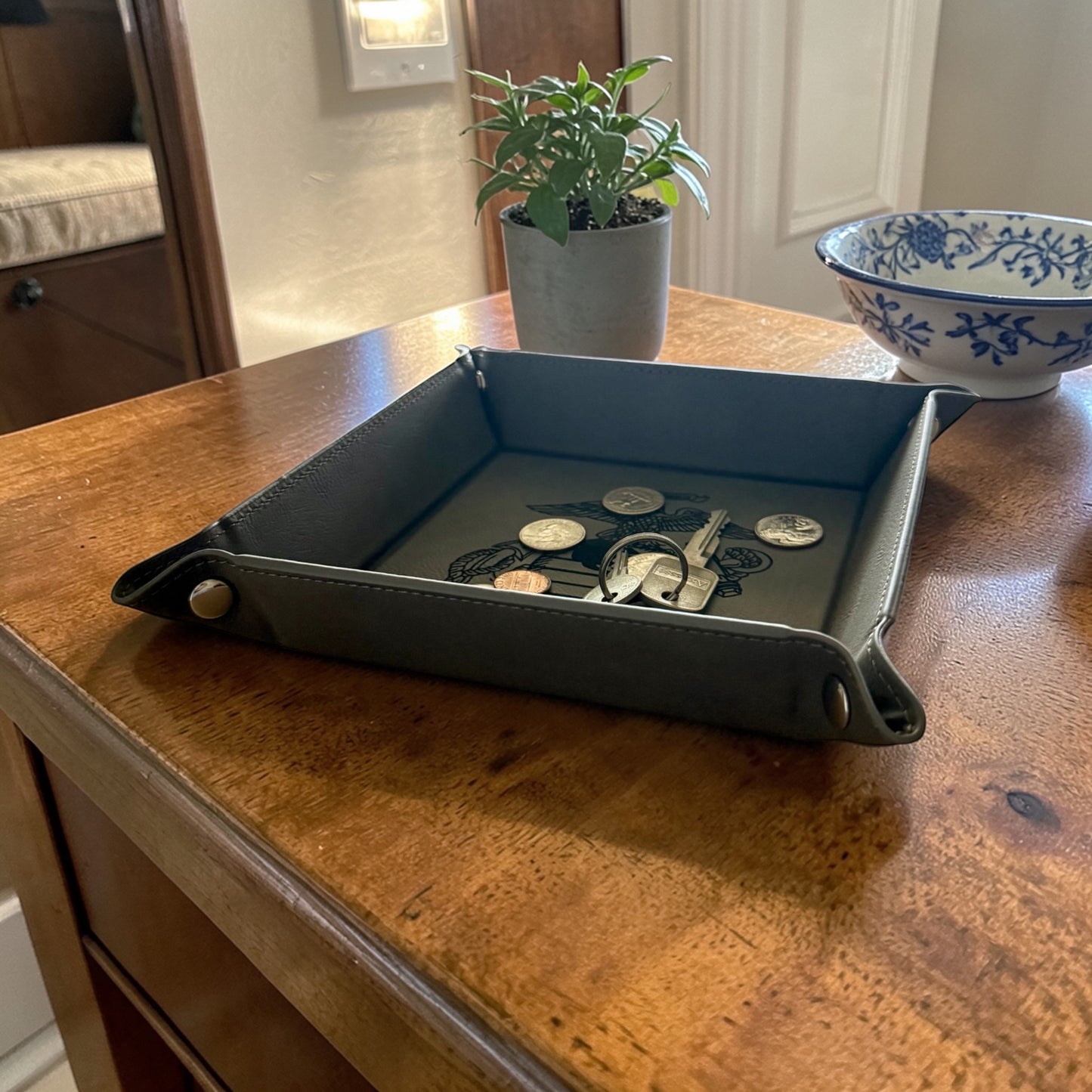 Marine Corps Catchall Tray – USMC Eagle Globe & Anchor Leatherette Valet Tray (6" x 6")